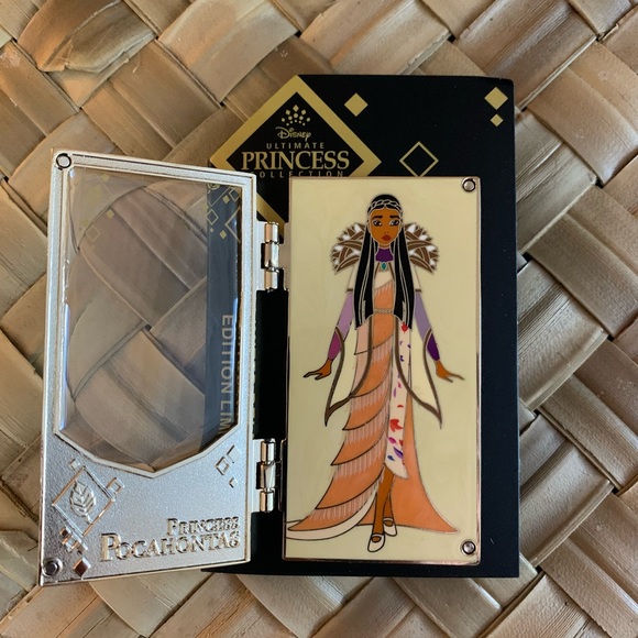 Disney  Pocahontas , designer ultimate Collection pin . - Picture 2 of 6